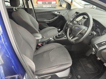 Used Ford Focus 2015 for sale - 76149317: Photo 2