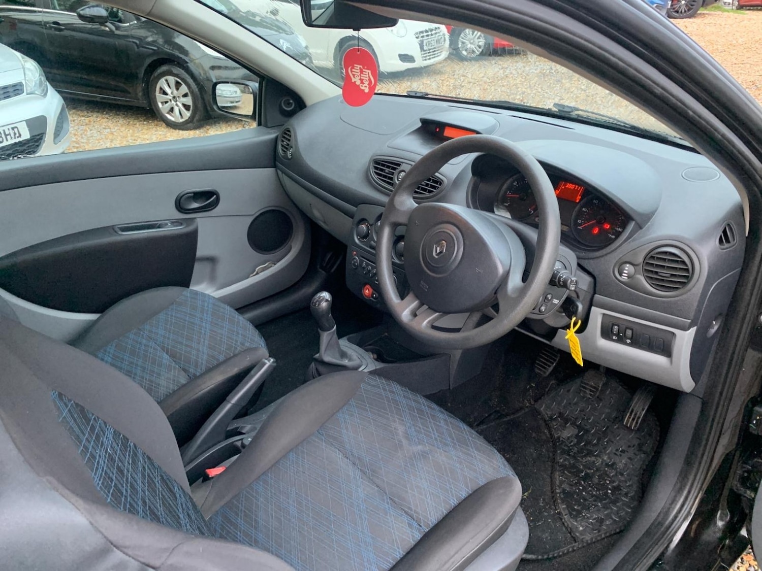 Used Renault Clio 2007 for sale - 77045388: Photo 2