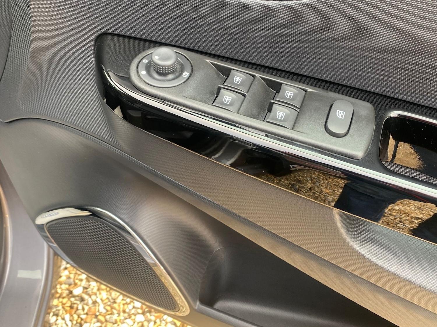 Used Renault Captur 2015 for sale - 78025786: Photo 8