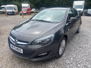 2015 - 1.4 i Excite 5-Door