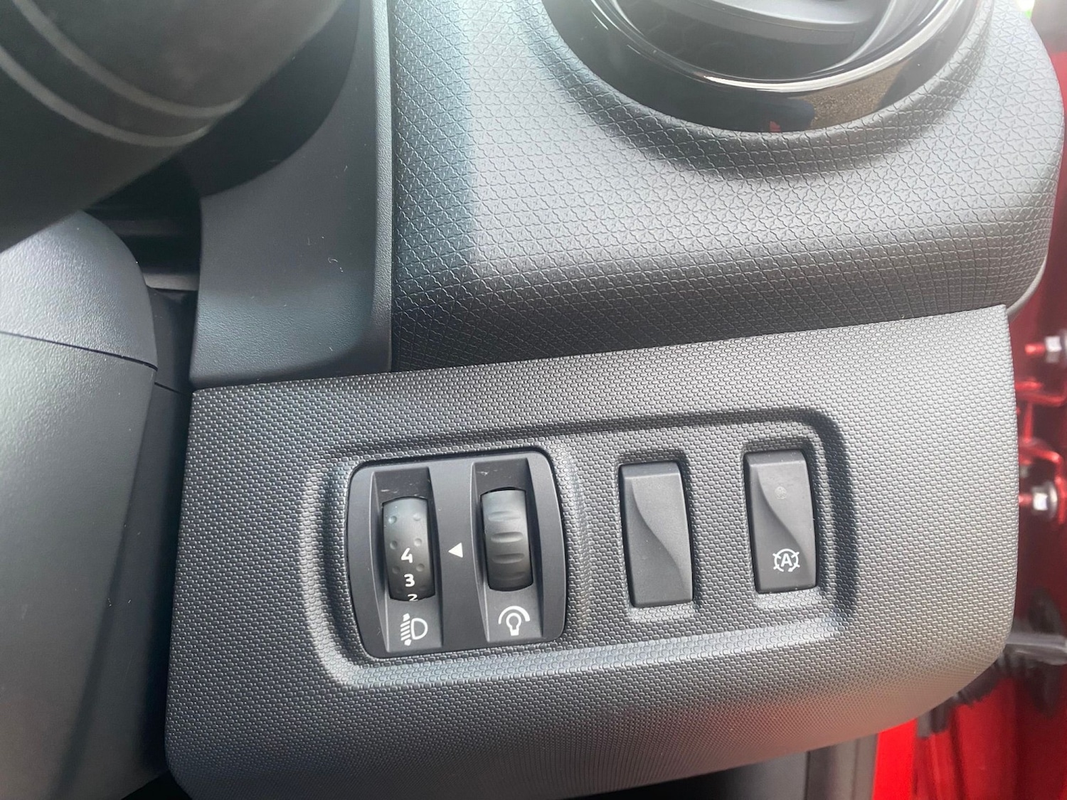 Used Renault Clio 2015 for sale - 76877612: Photo 20