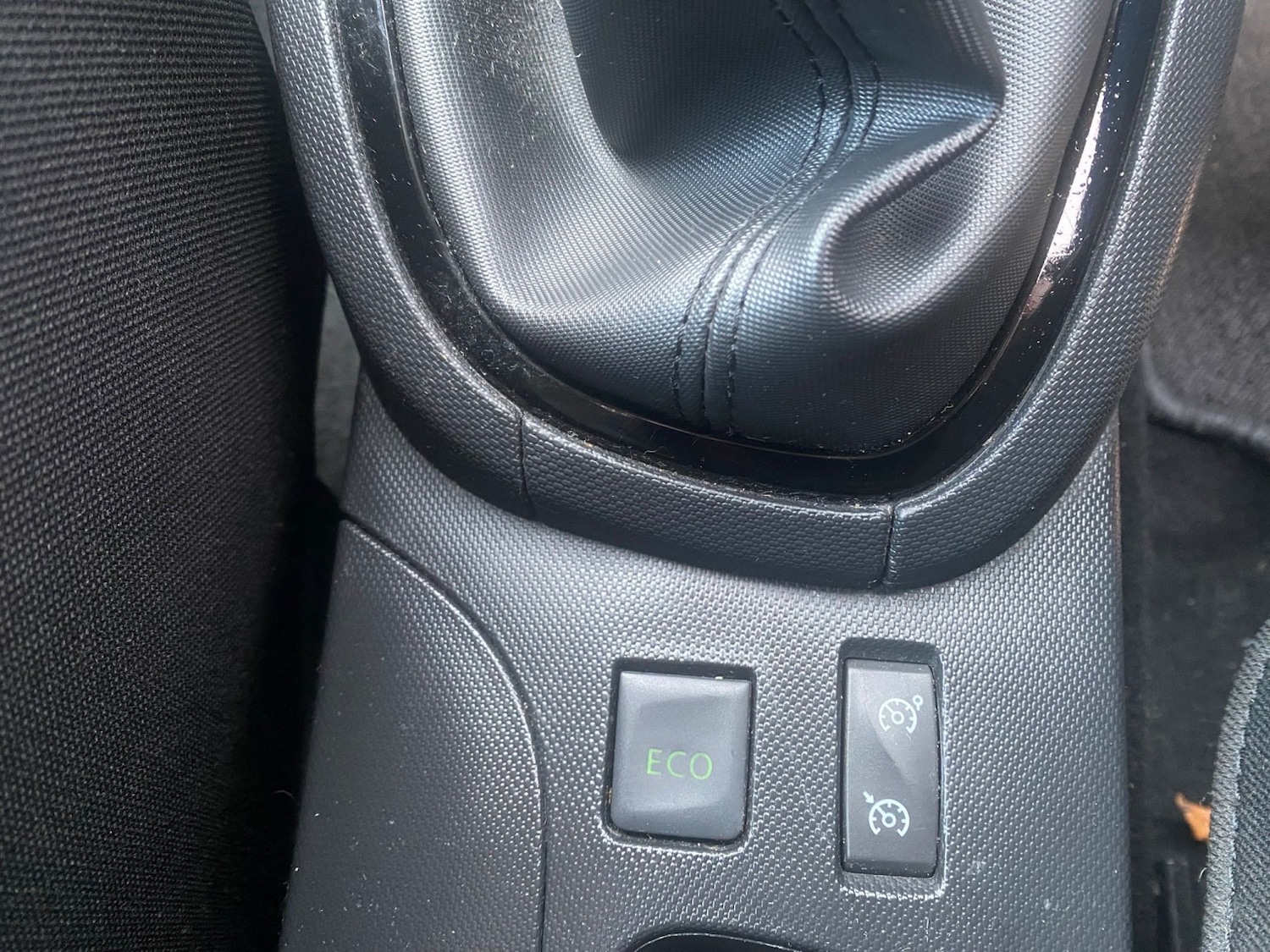 Used Renault Clio 2015 for sale - 76877612: Photo 22