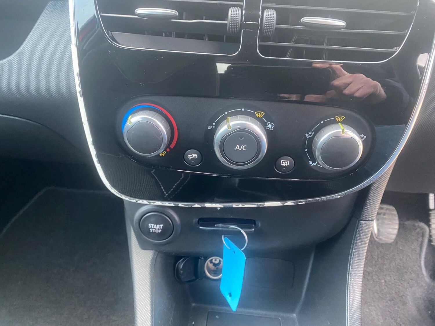 Used Renault Clio 2015 for sale - 76877612: Photo 27