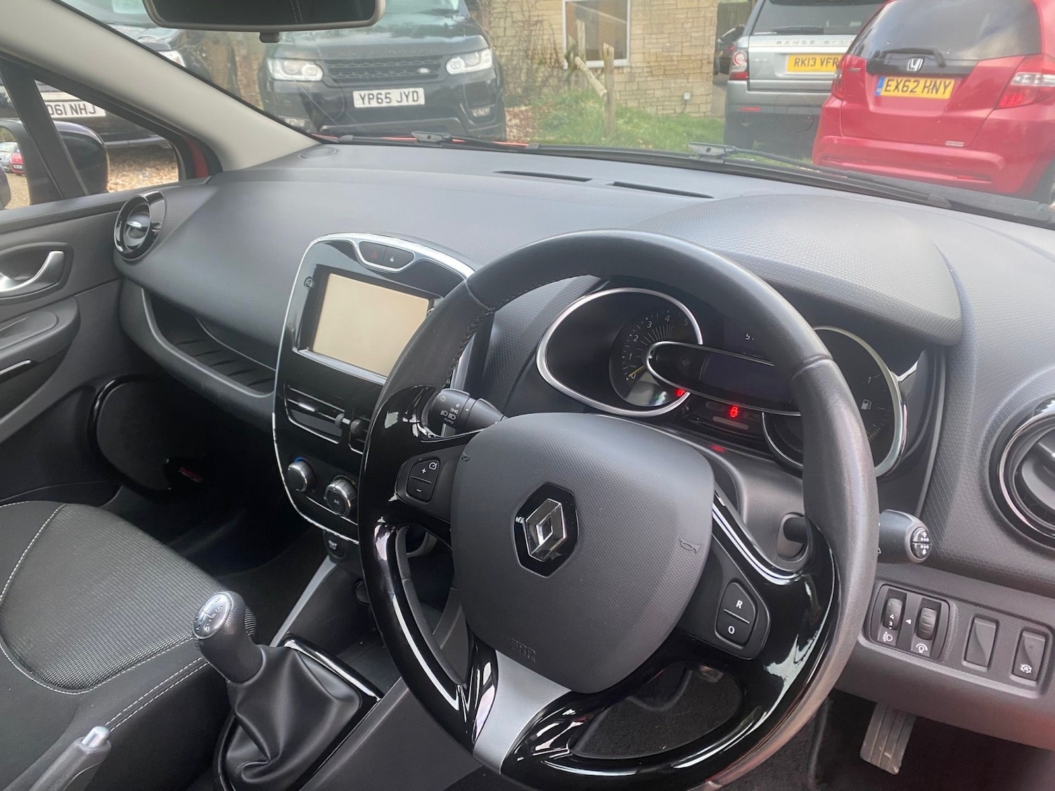 Used Renault Clio 2015 for sale - 76877612: Photo 30