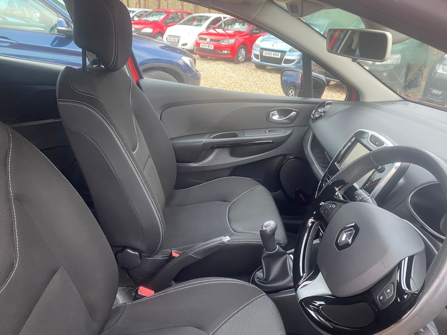 Used Renault Clio 2015 for sale - 76877612: Photo 32