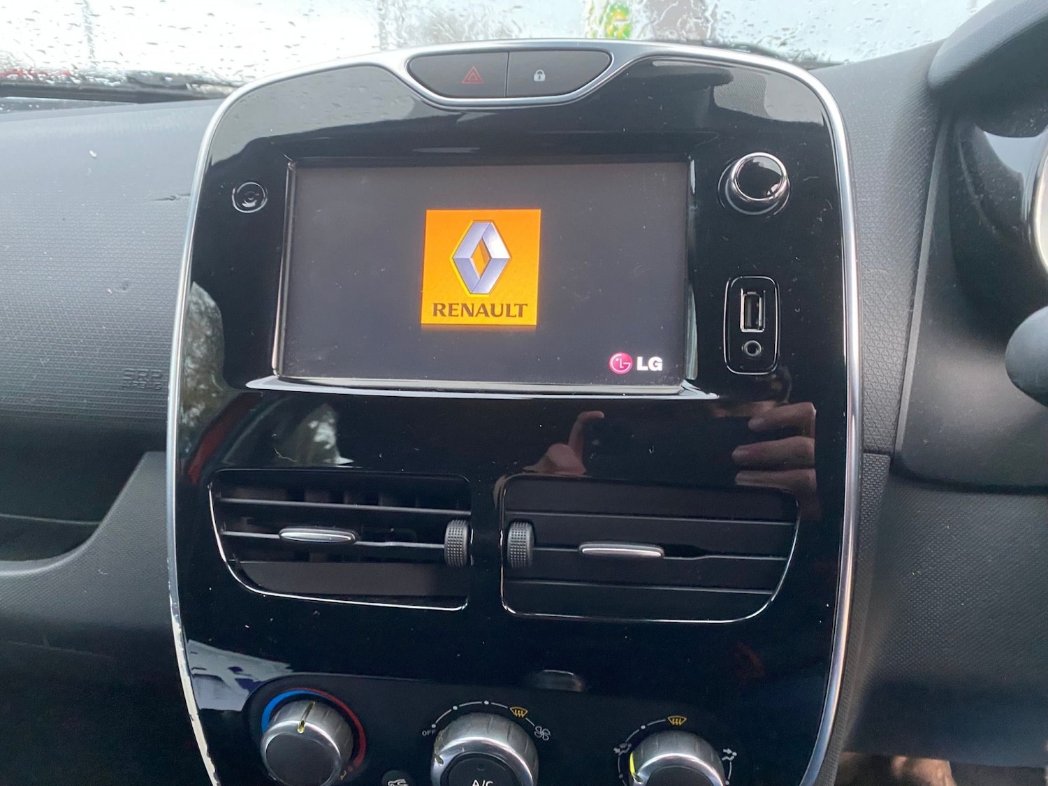 Used Renault Clio 2015 for sale - 76877612: Photo 6