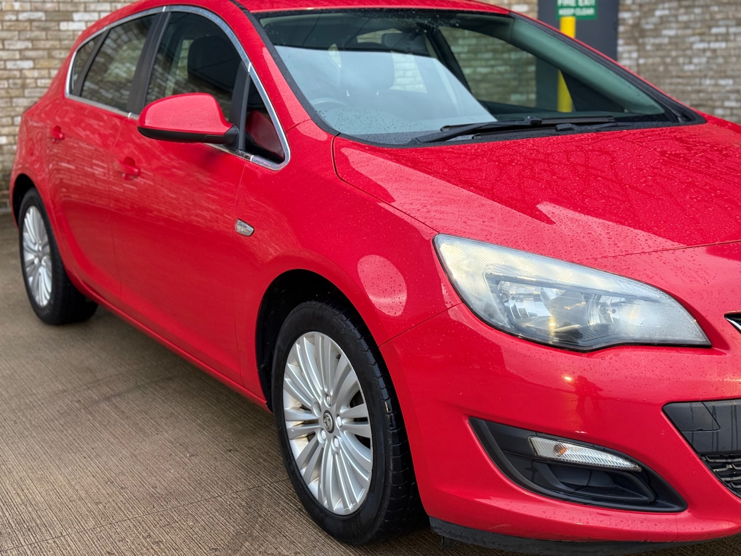 Used Vauxhall Astra 2015 for sale - 77493678: Photo 2