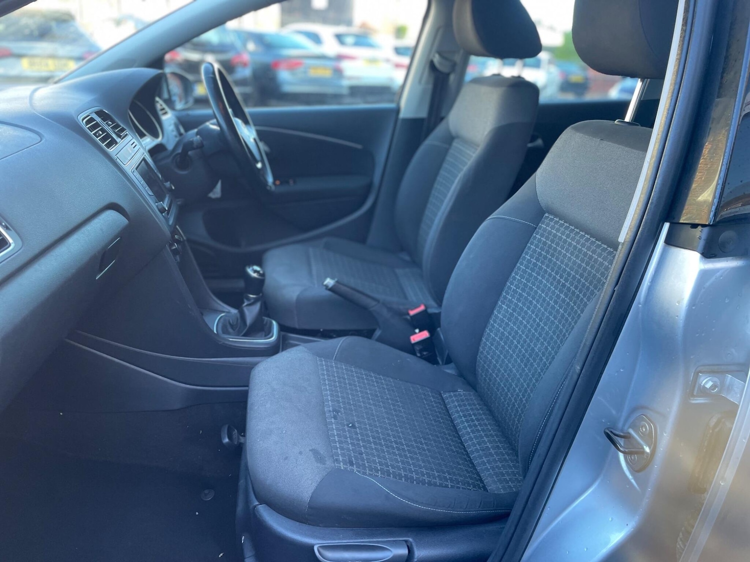 Used Volkswagen Polo 2015 for sale - 76765652: Photo 4