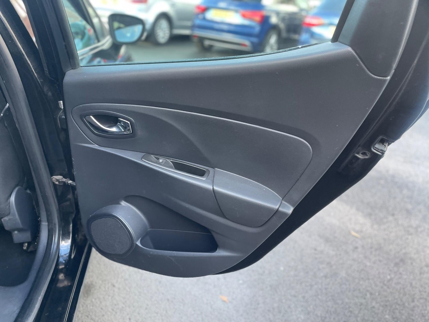 Used Renault Clio 2014 for sale - 76765867: Photo 24