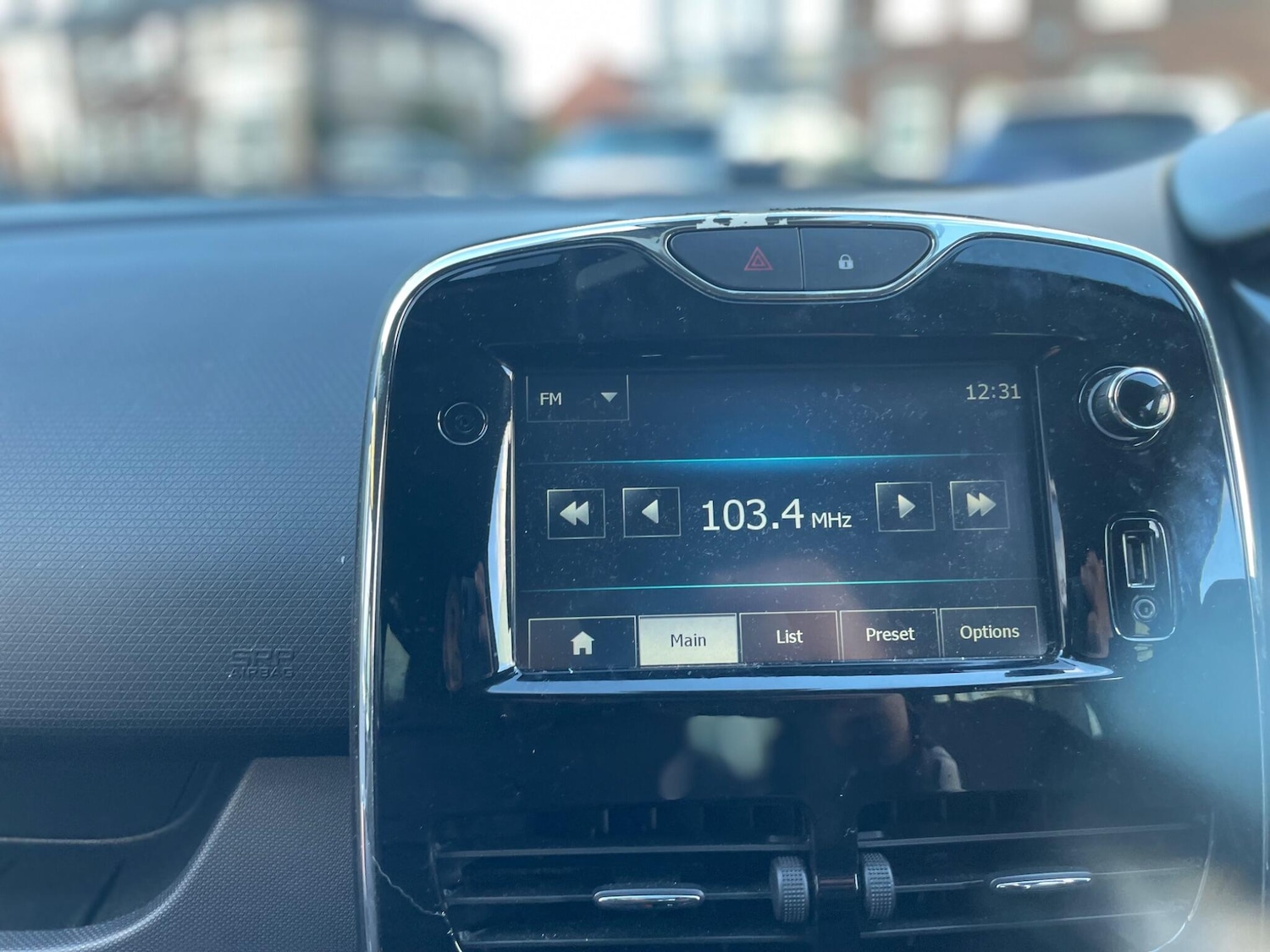 Used Renault Clio 2014 for sale - 76765867: Photo 27