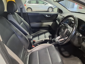 Used Kia Stonic 2019 for sale - 79425848: Photo