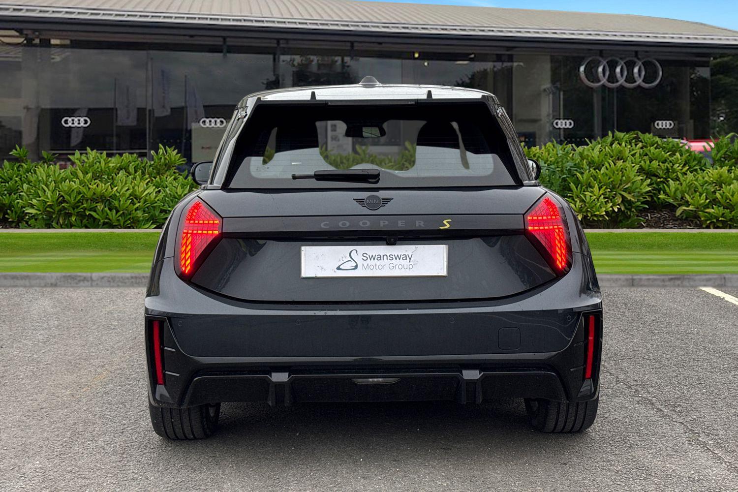 Used MINI Electric Cooper 2024 for sale - 77649252: Photo 4