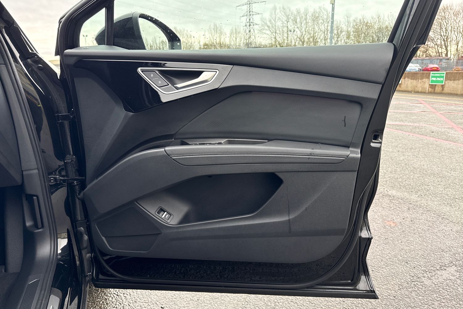 Used Audi Q4 e-tron 2025 for sale - 76723944: Photo 47