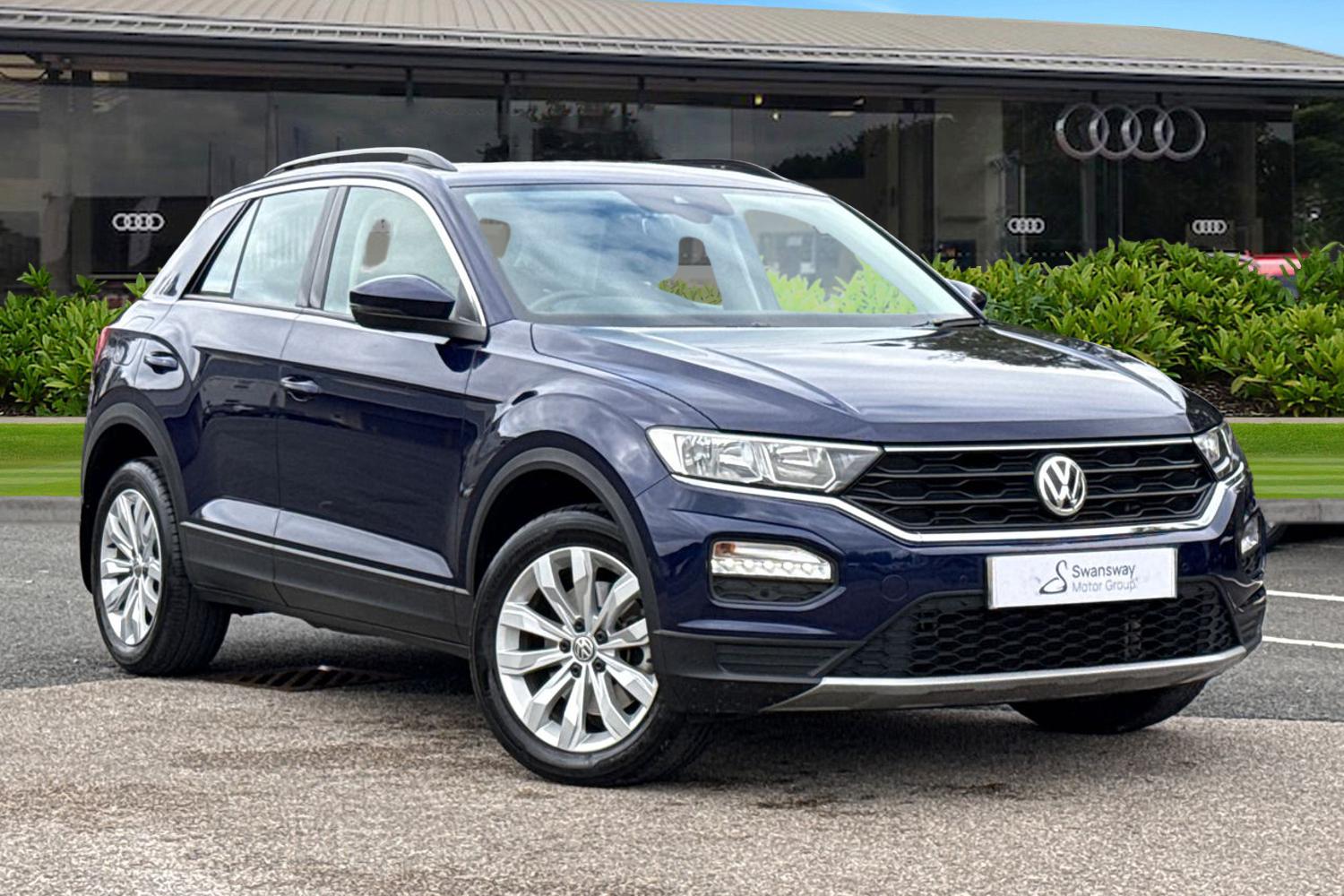 Used Volkswagen T-Roc 2020 for sale - 76353132: Photo 1