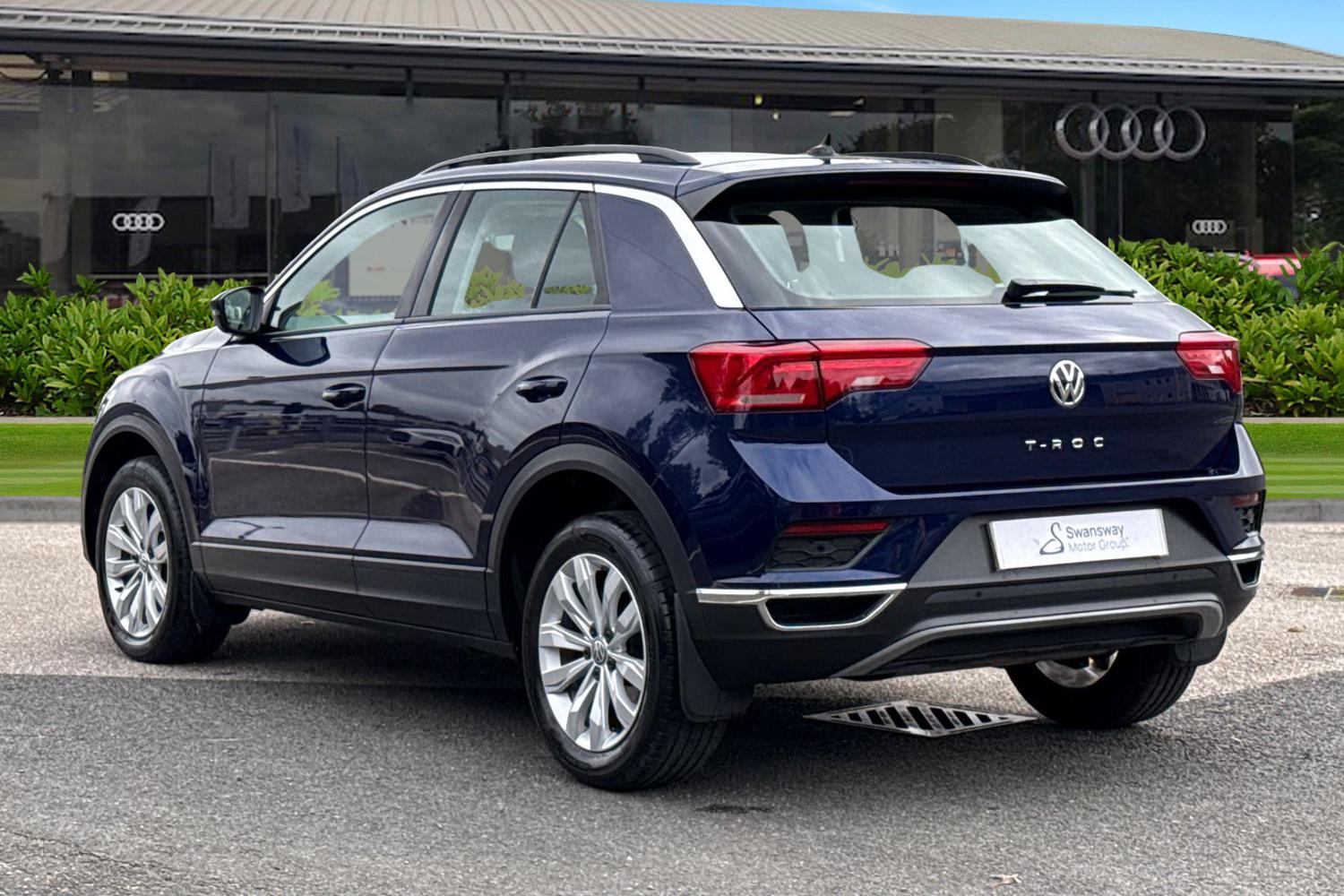 Used Volkswagen T-Roc 2020 for sale - 76353132: Photo 2