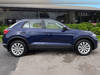 Used Volkswagen T-Roc 2020 for sale - 76353132: Photo