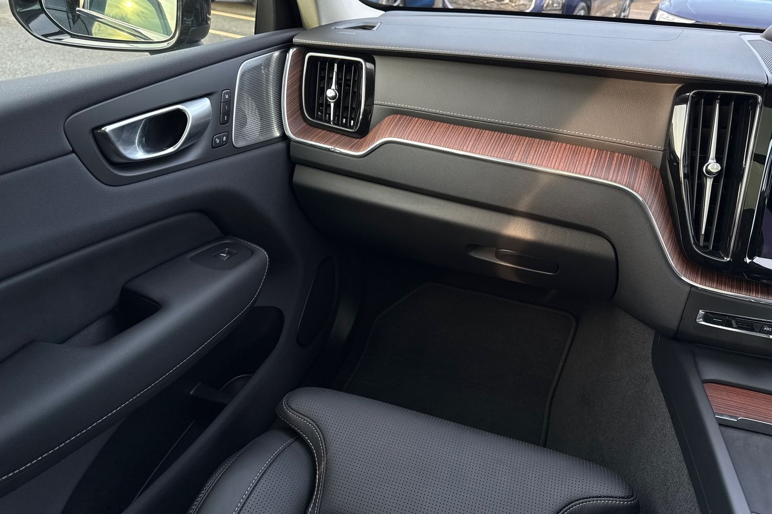 Used Volvo XC60 2023 for sale - 77032381: Photo 19