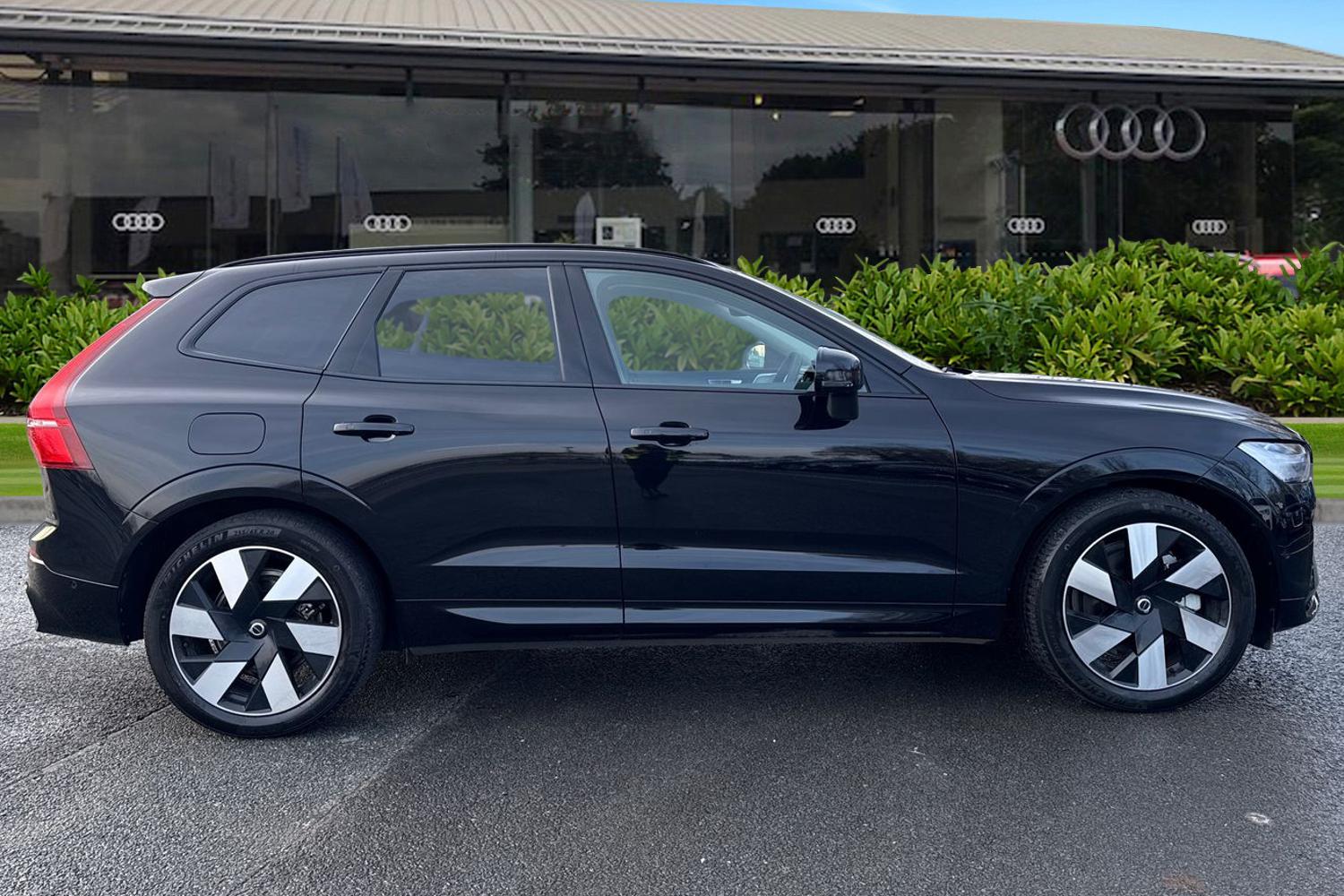 Used Volvo XC60 2023 for sale - 77032381: Photo 3