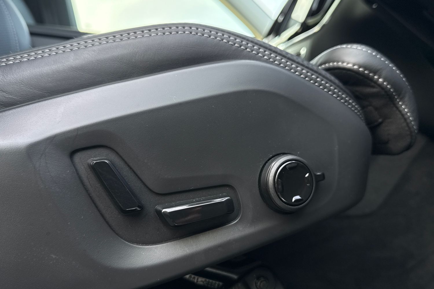 Used Volvo XC60 2023 for sale - 77032381: Photo 32