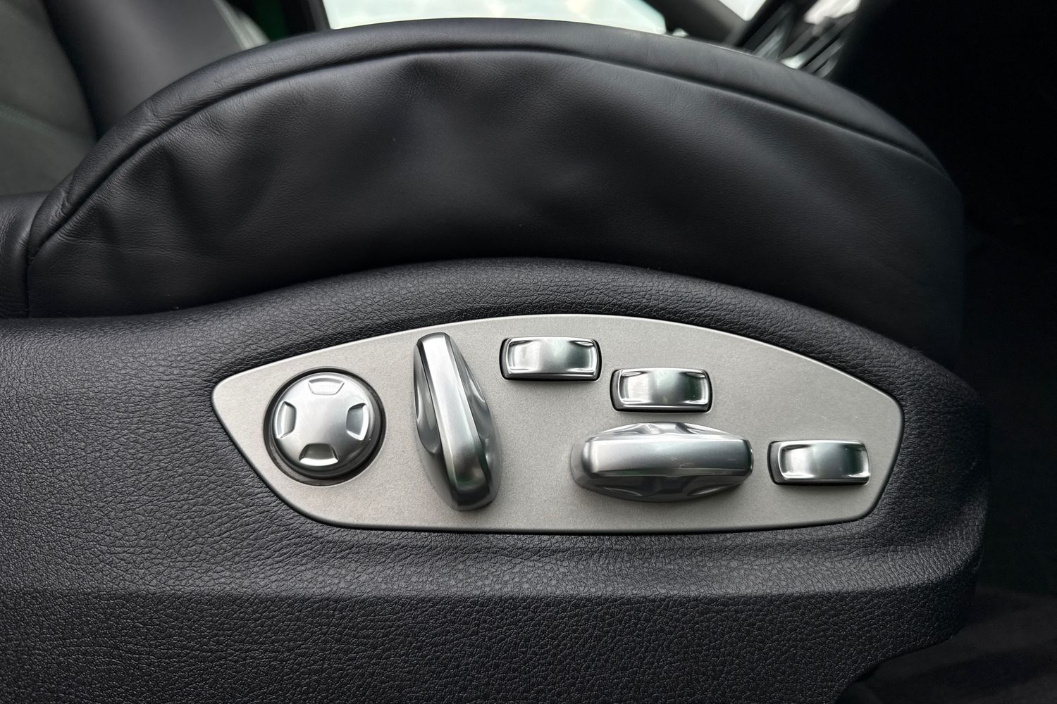 Used Porsche Macan 2023 for sale - 76569575: Photo 31