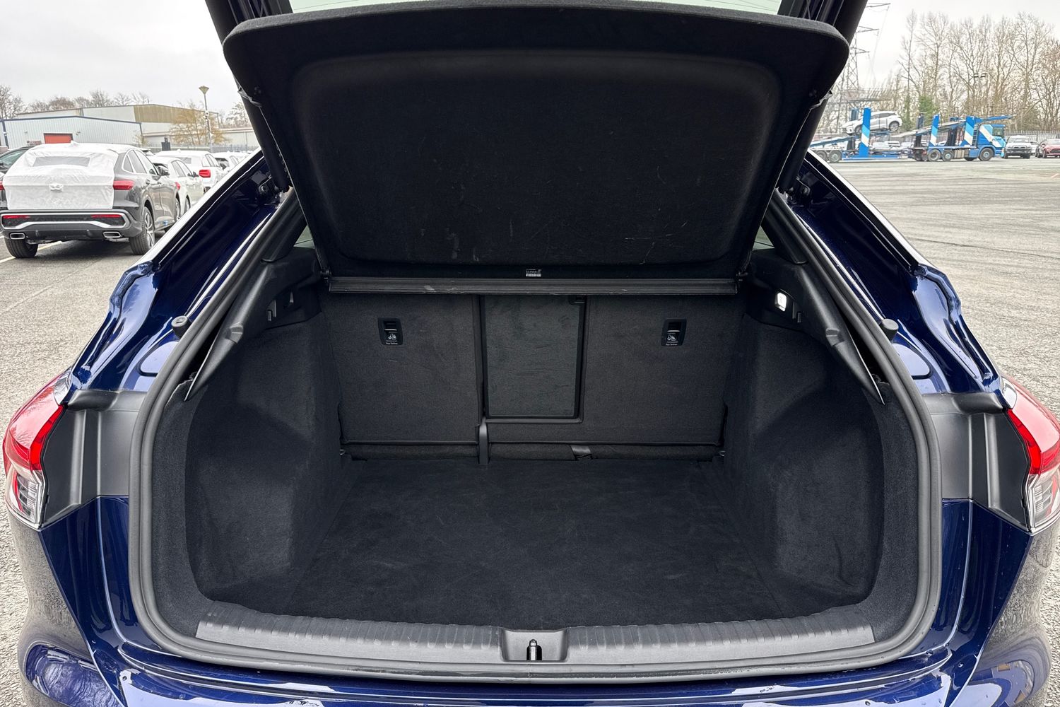 Used Audi Q4 e-tron 2024 for sale - 77812663: Photo 7