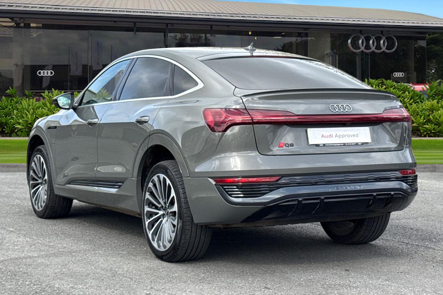 Used Audi Q8 2023 for sale - 78197698: Photo 2