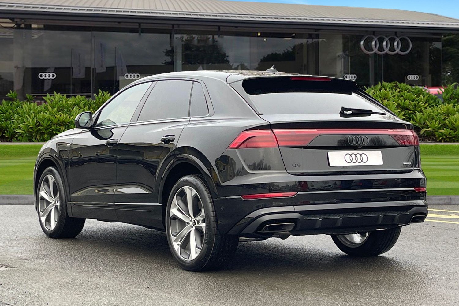 Used Audi Q8 2025 for sale - 76480894: Photo 2