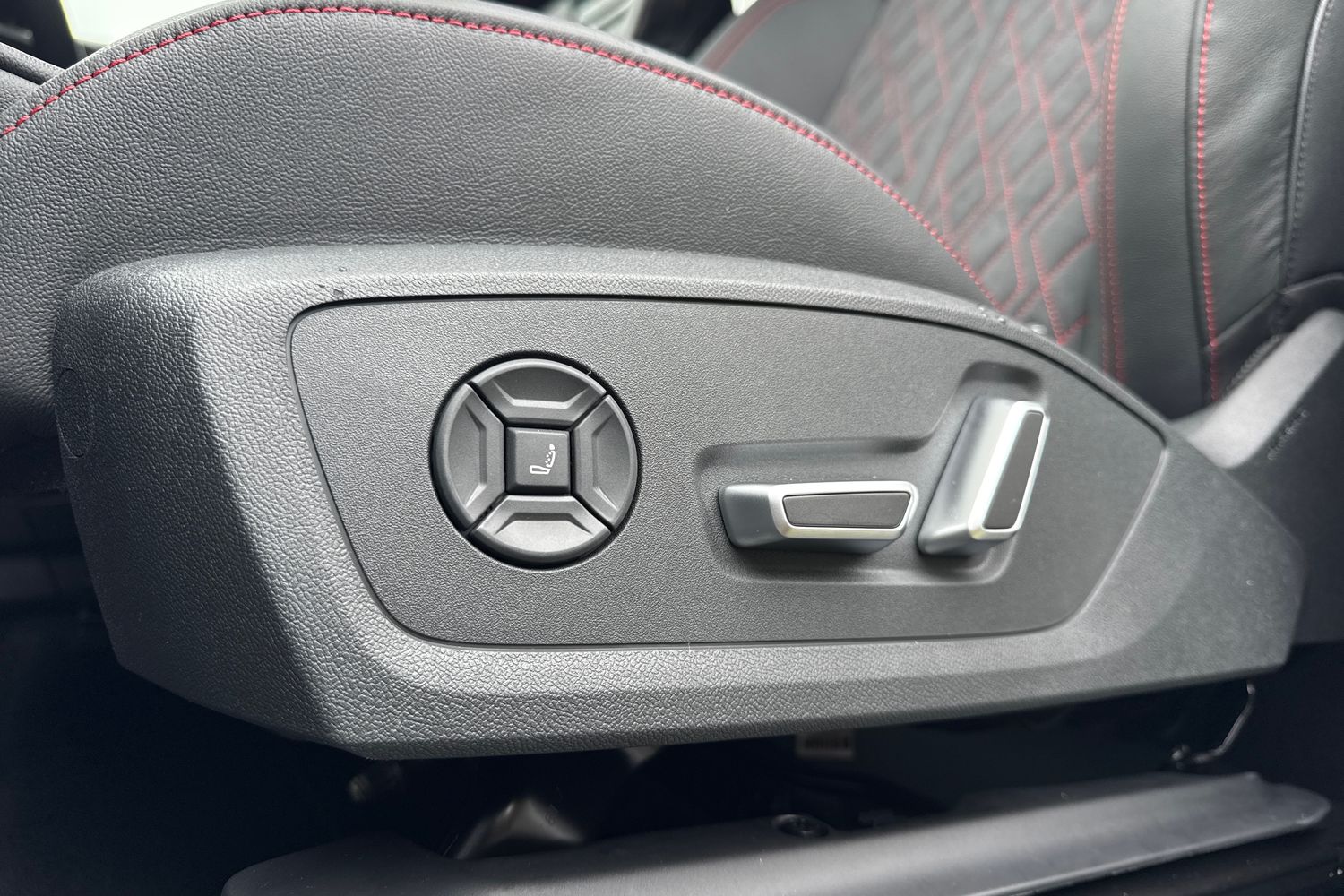 Used Audi Q6 e-tron 2025 for sale - 76351990: Photo 46