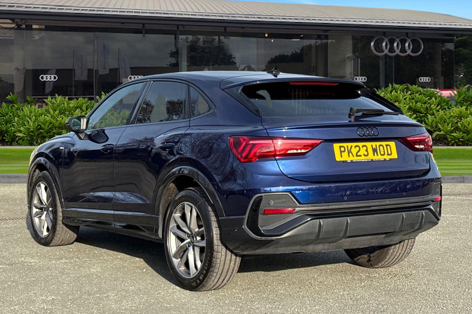 Used Audi Q3 2023 for sale - 77951776: Photo 2