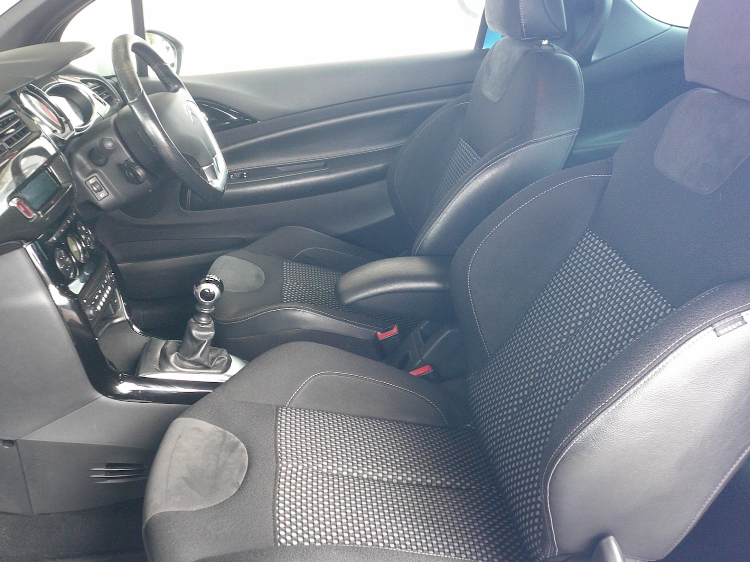 Used Citroen DS3 2011 for sale - 76262947: Photo 6