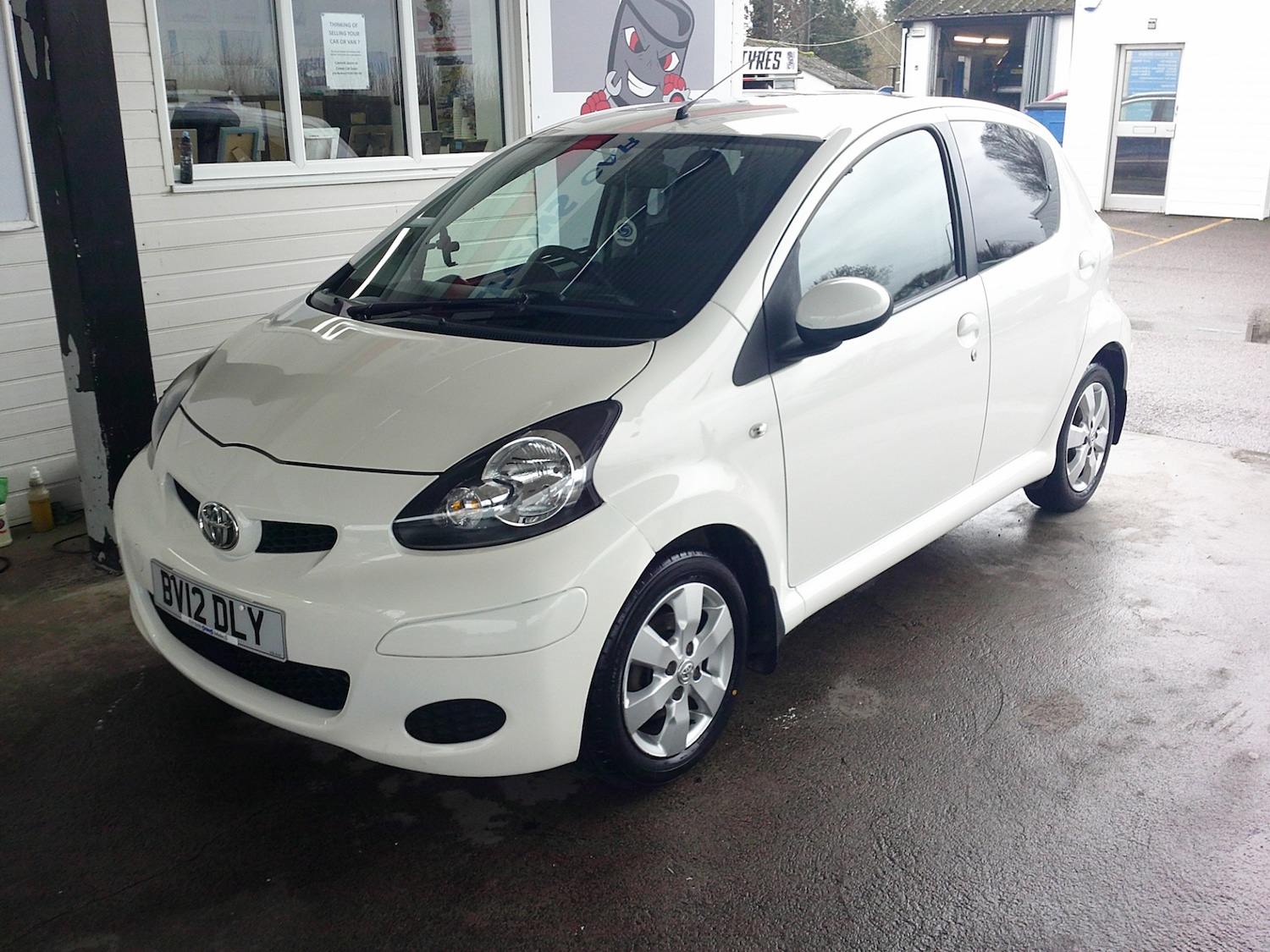 Used Toyota AYGO 2012 for sale - 76576975: Photo 1