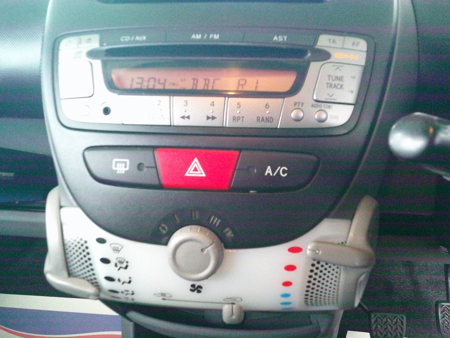 Used Toyota AYGO 2012 for sale - 76576975: Photo 19