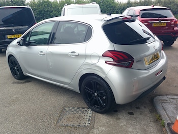 Used Peugeot 208 2016 for sale - 78927452: Photo