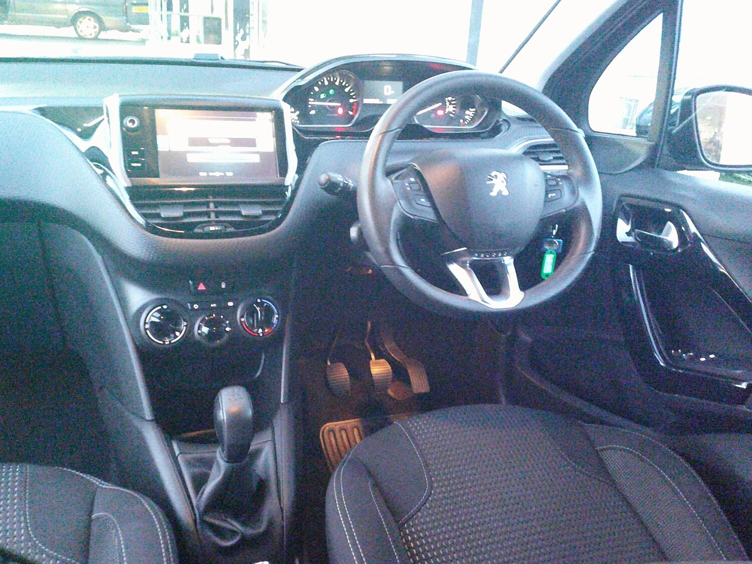 Used Peugeot 208 2016 for sale - 76466141: Photo 17