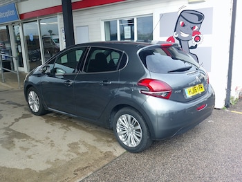 Used Peugeot 208 2016 for sale - 76466141: Photo