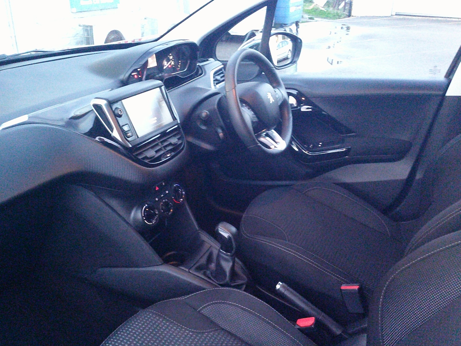 Used Peugeot 208 2016 for sale - 76466141: Photo 5