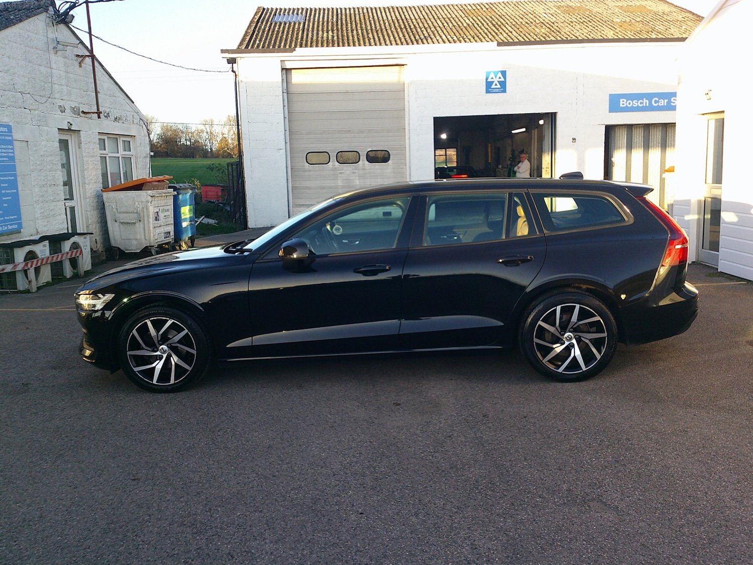 Used Volvo V60 2020 for sale - 76589062: Photo 2