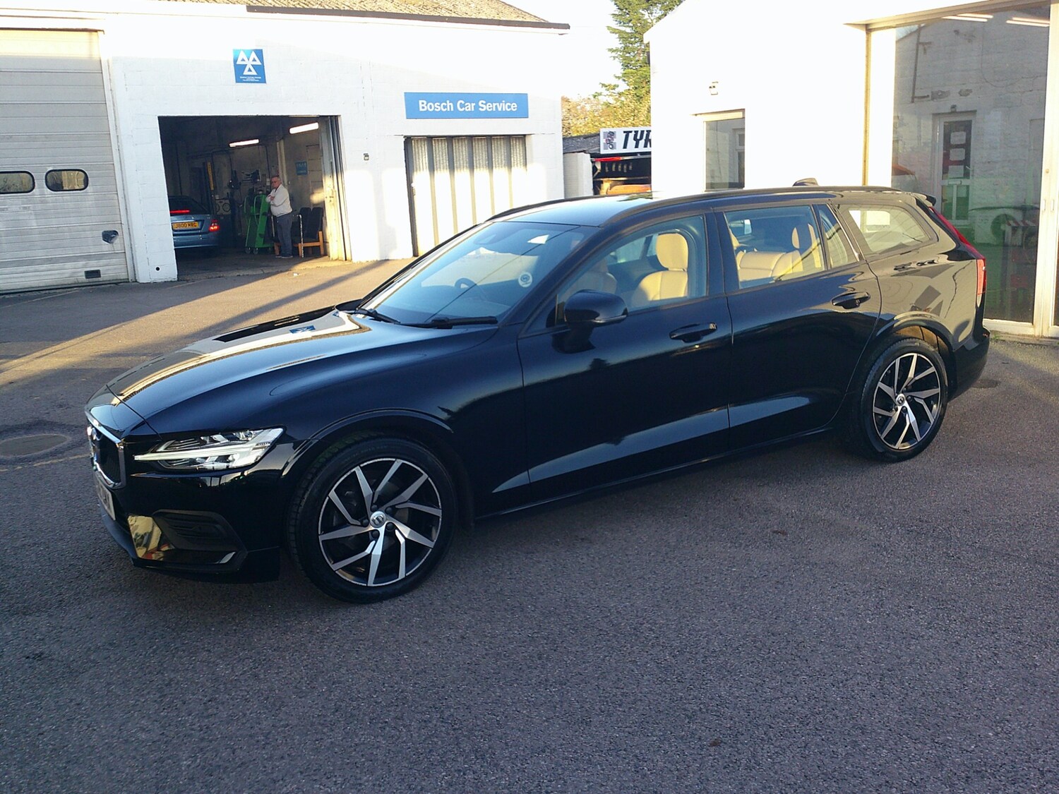 Used Volvo V60 2020 for sale - 76589062: Photo 36