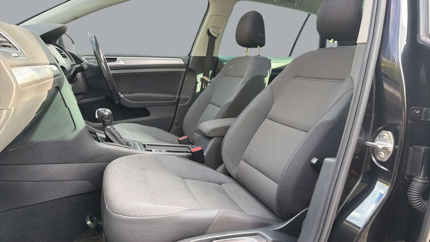 Used Volkswagen Golf 2016 for sale - 76357790: Photo 11