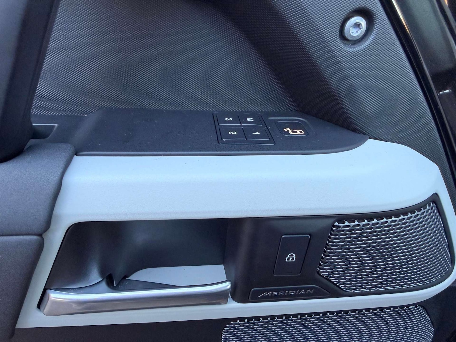 Used Land Rover Defender 2021 for sale - 78064266: Photo 14