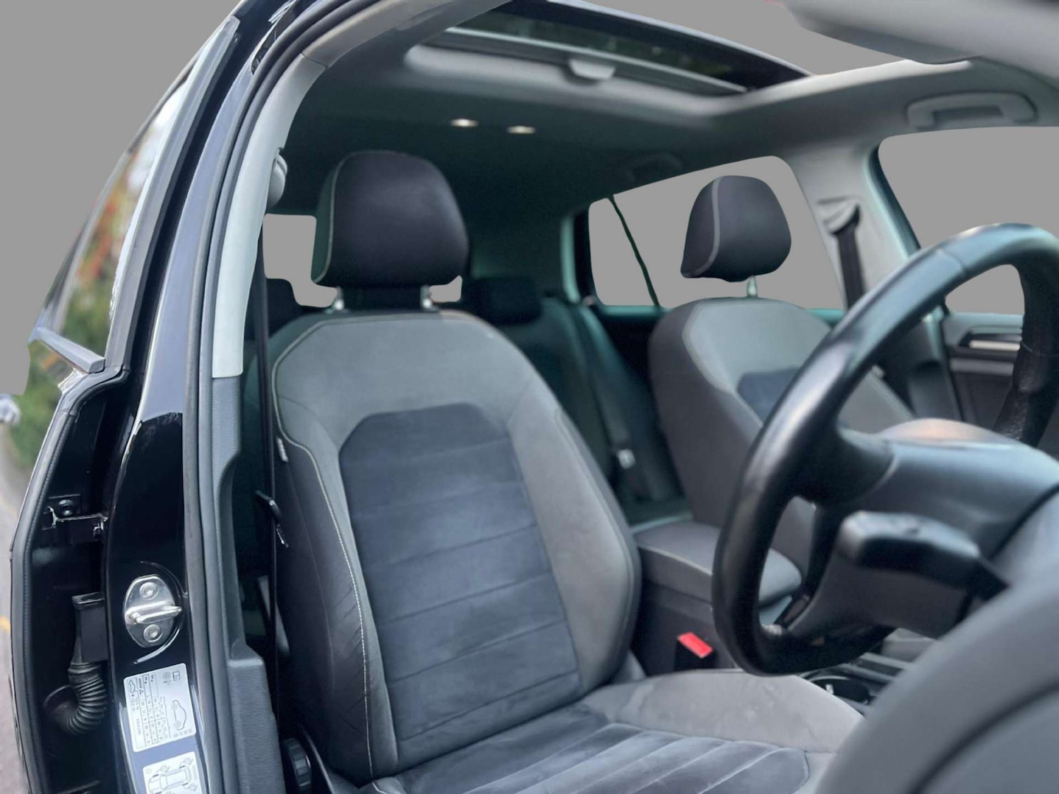 Used Volkswagen Golf 2017 for sale - 76416500: Photo 12