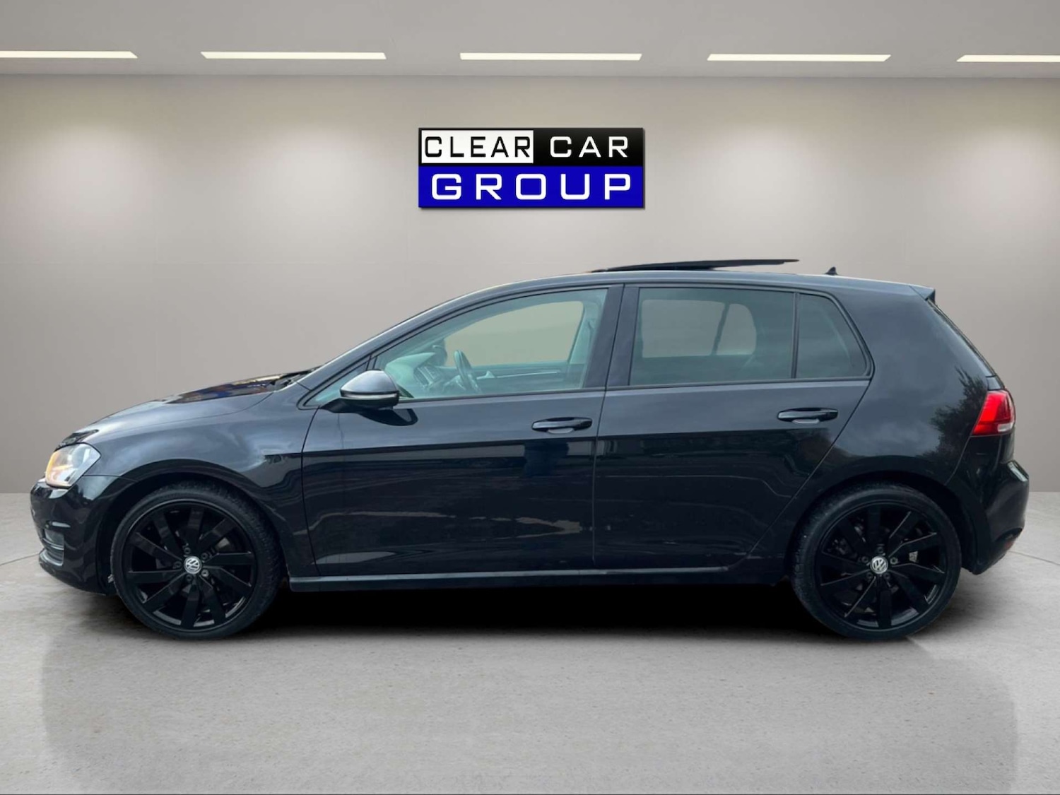 Used Volkswagen Golf 2017 for sale - 76416500: Photo 2