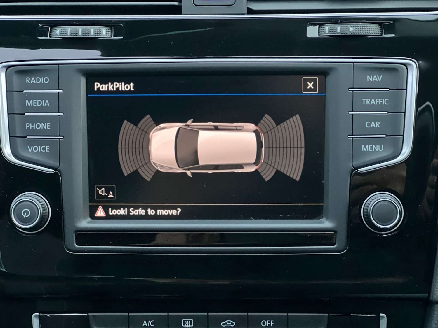 Used Volkswagen Golf 2017 for sale - 76416500: Photo 9