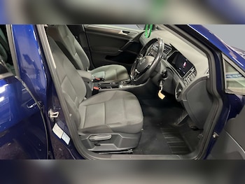 Used Volkswagen Golf 2019 for sale - 76557799: Photo