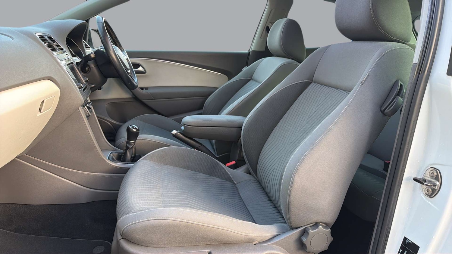 Used Volkswagen Polo 2014 for sale - 76357821: Photo 15