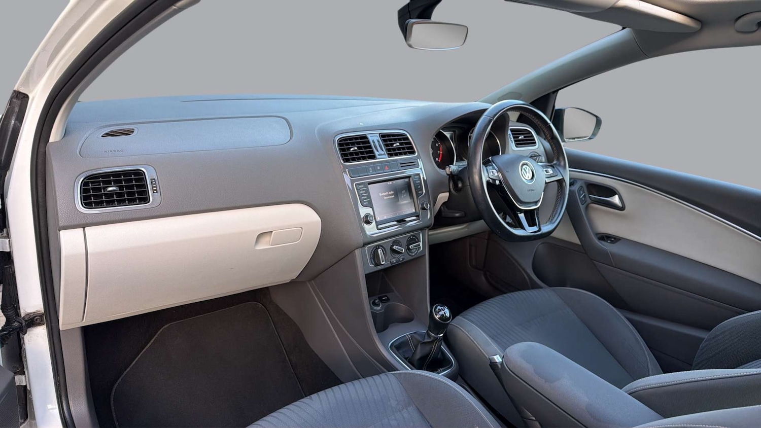 Used Volkswagen Polo 2014 for sale - 76357821: Photo 9