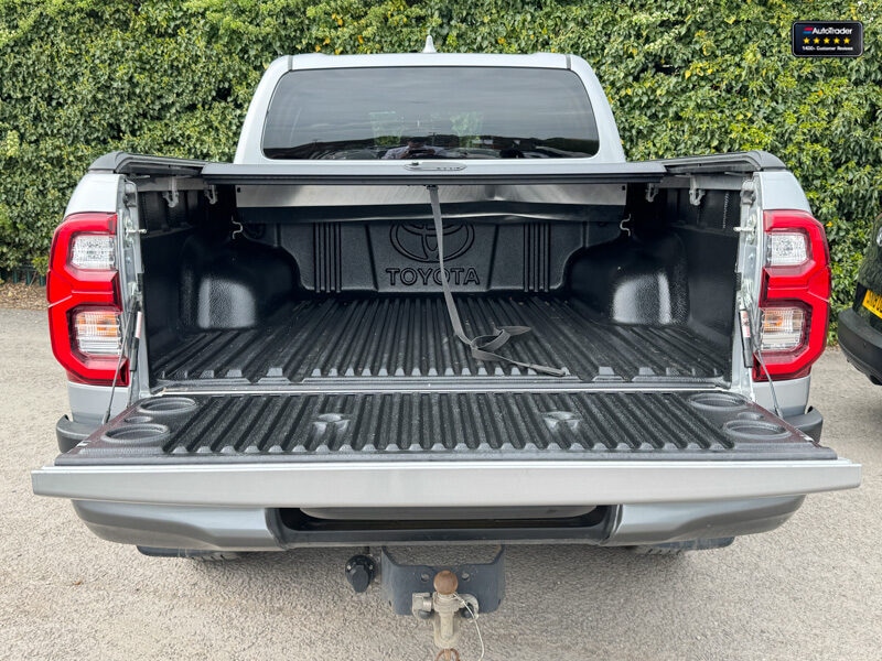 Used Toyota Hilux 2023 for sale - 77041752: Photo 9