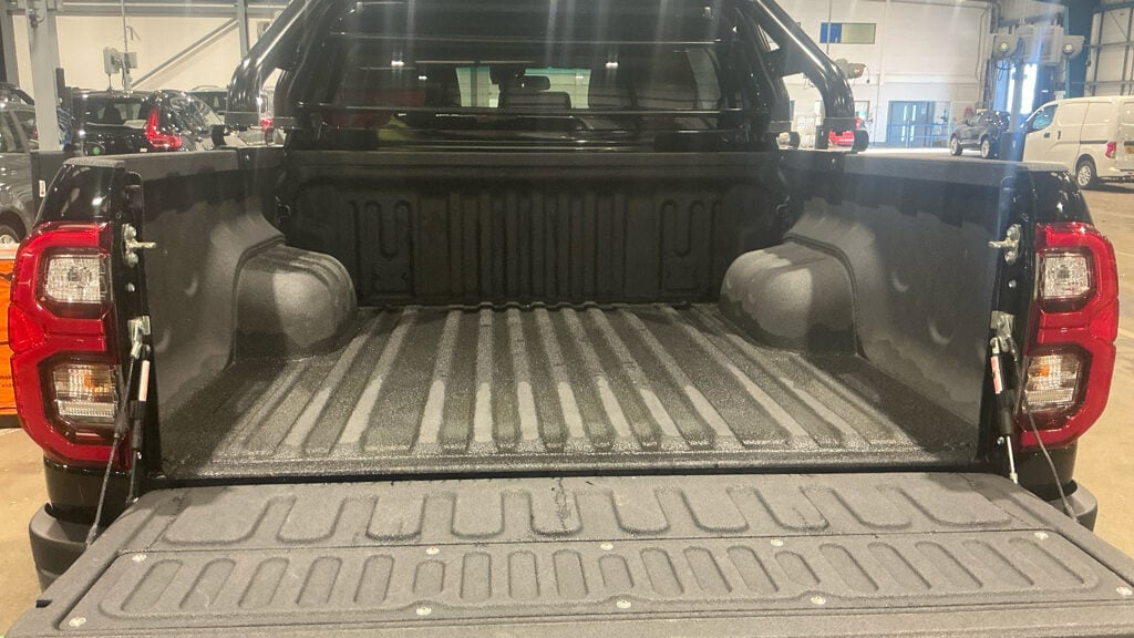 Used Toyota Hilux 2023 for sale - 77932728: Photo 5