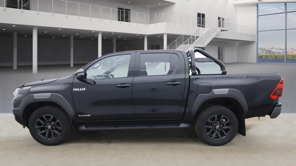 Used Toyota Hilux 2023 for sale - 77932728: Photo 7