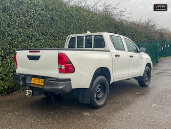 Used Toyota Hilux 2024 for sale - 77207001: Photo